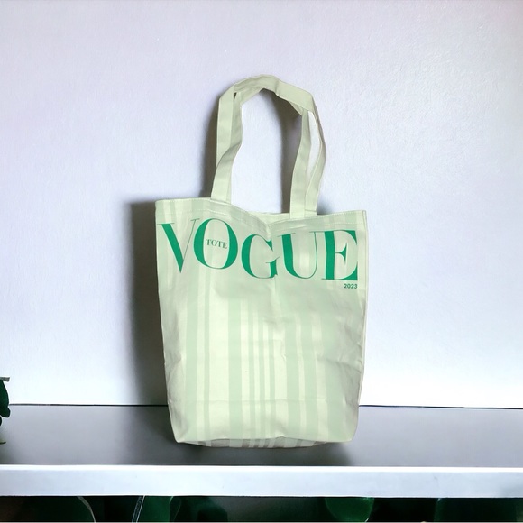 Vogue Handbags - NWOT Vogue 2023 Tote Bag